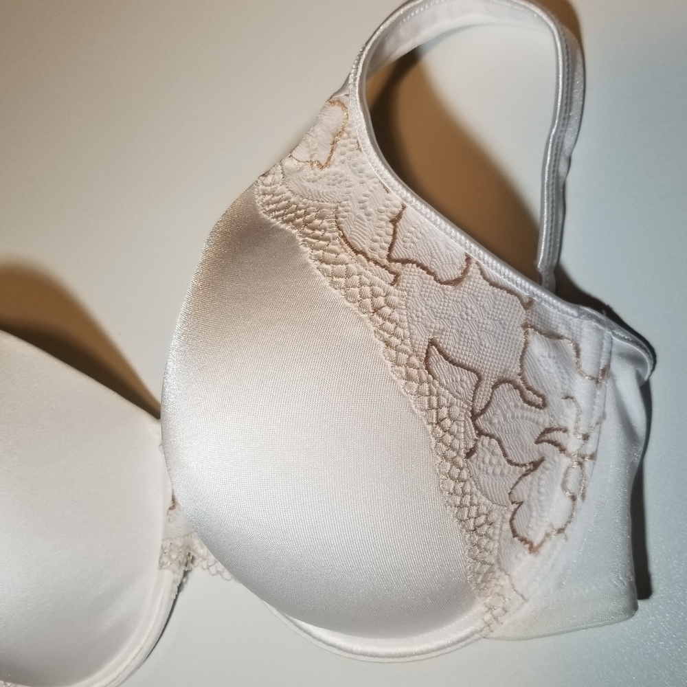 Beautiful white underwire bra, great reviews